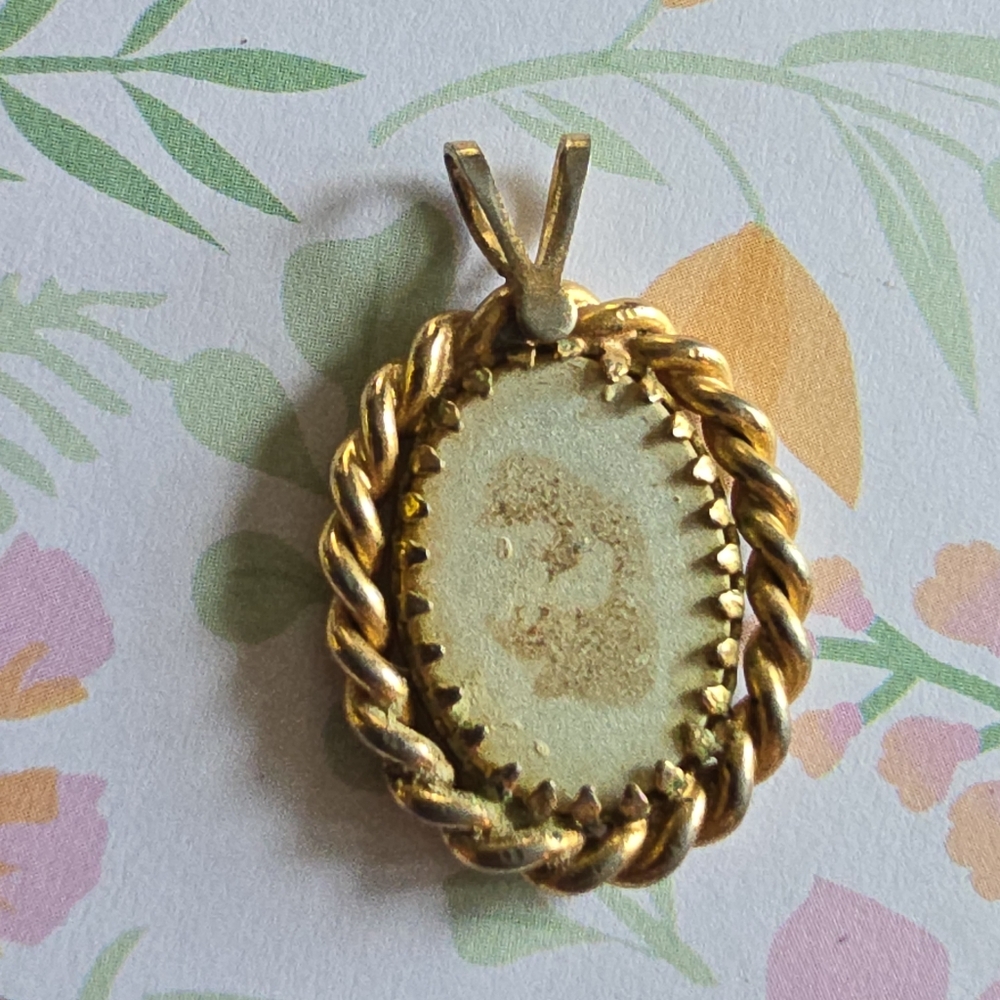 Vintage pastel flowers pendant gold tone tulip spring oval cameo white ceramic - Picture 8 of 11